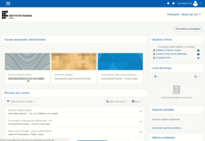 Acessando as disciplinas pelo menu cursos - Moodle 3.8.1.gif